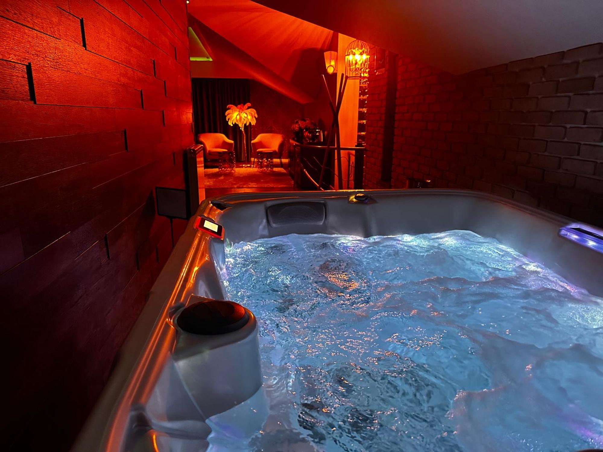 The Residence Central Jacuzzi Boutique (Adults Only) Cluj-Napoca Ngoại thất bức ảnh