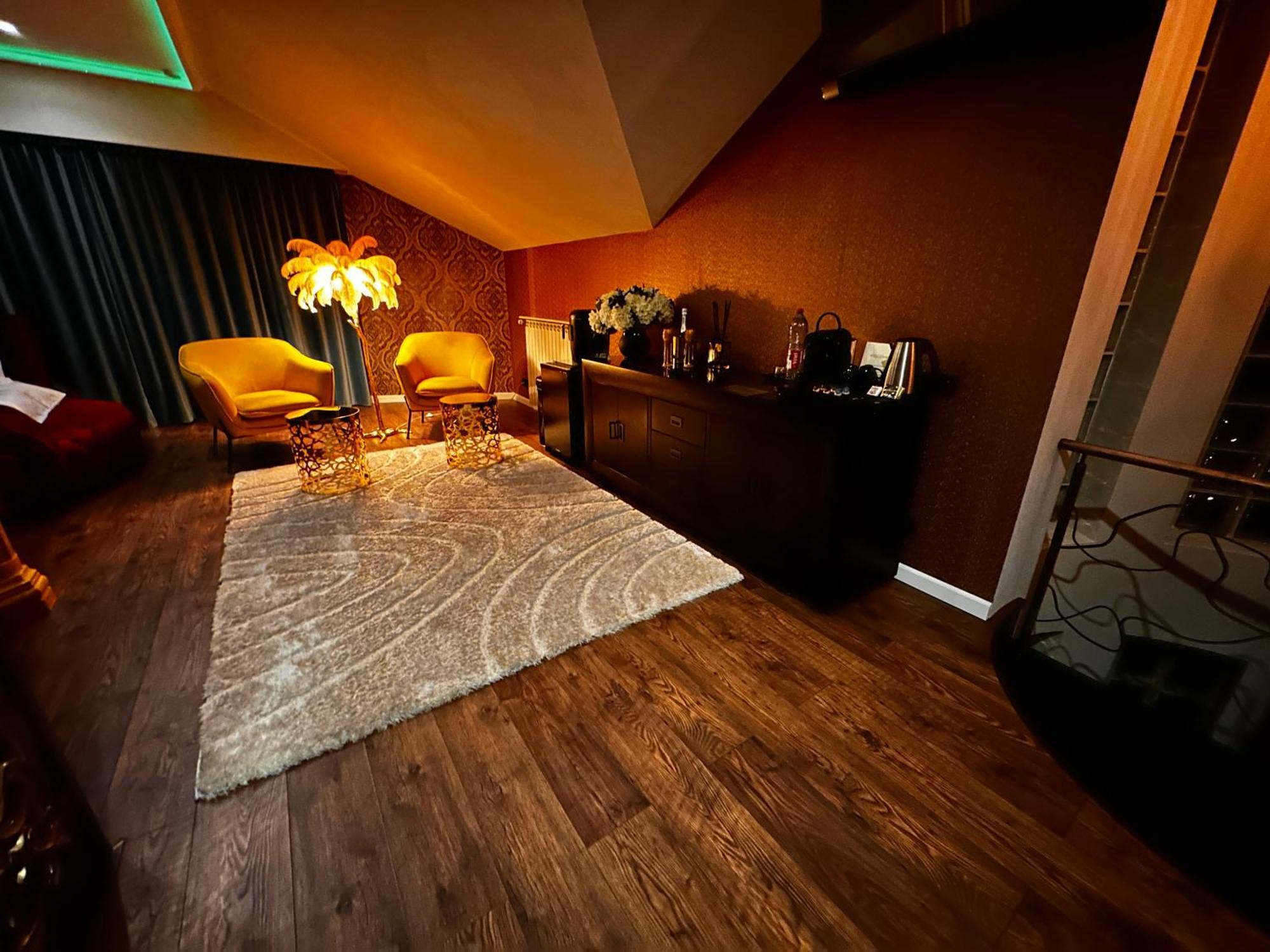The Residence Central Jacuzzi Boutique (Adults Only) Cluj-Napoca Ngoại thất bức ảnh