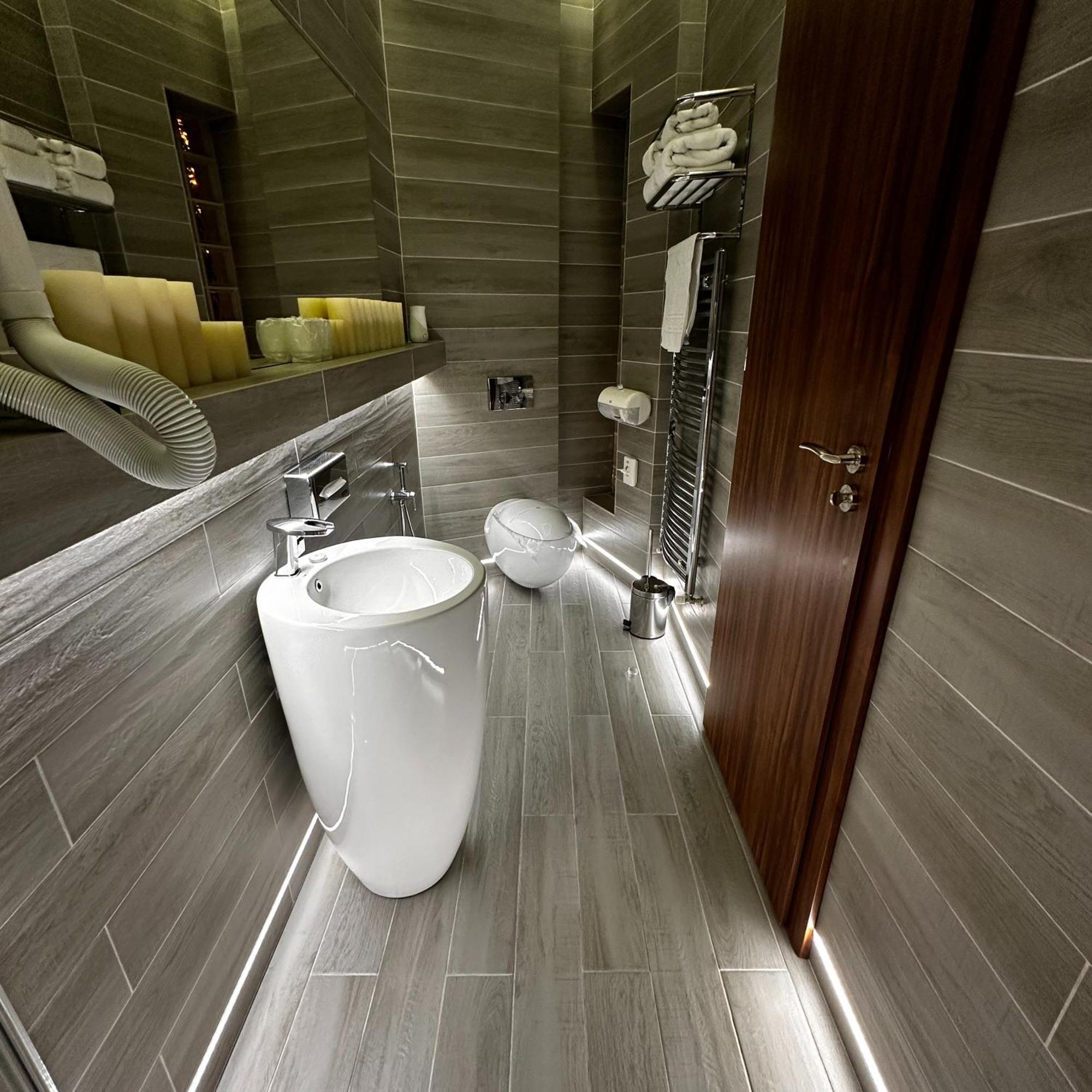 The Residence Central Jacuzzi Boutique (Adults Only) Cluj-Napoca Ngoại thất bức ảnh