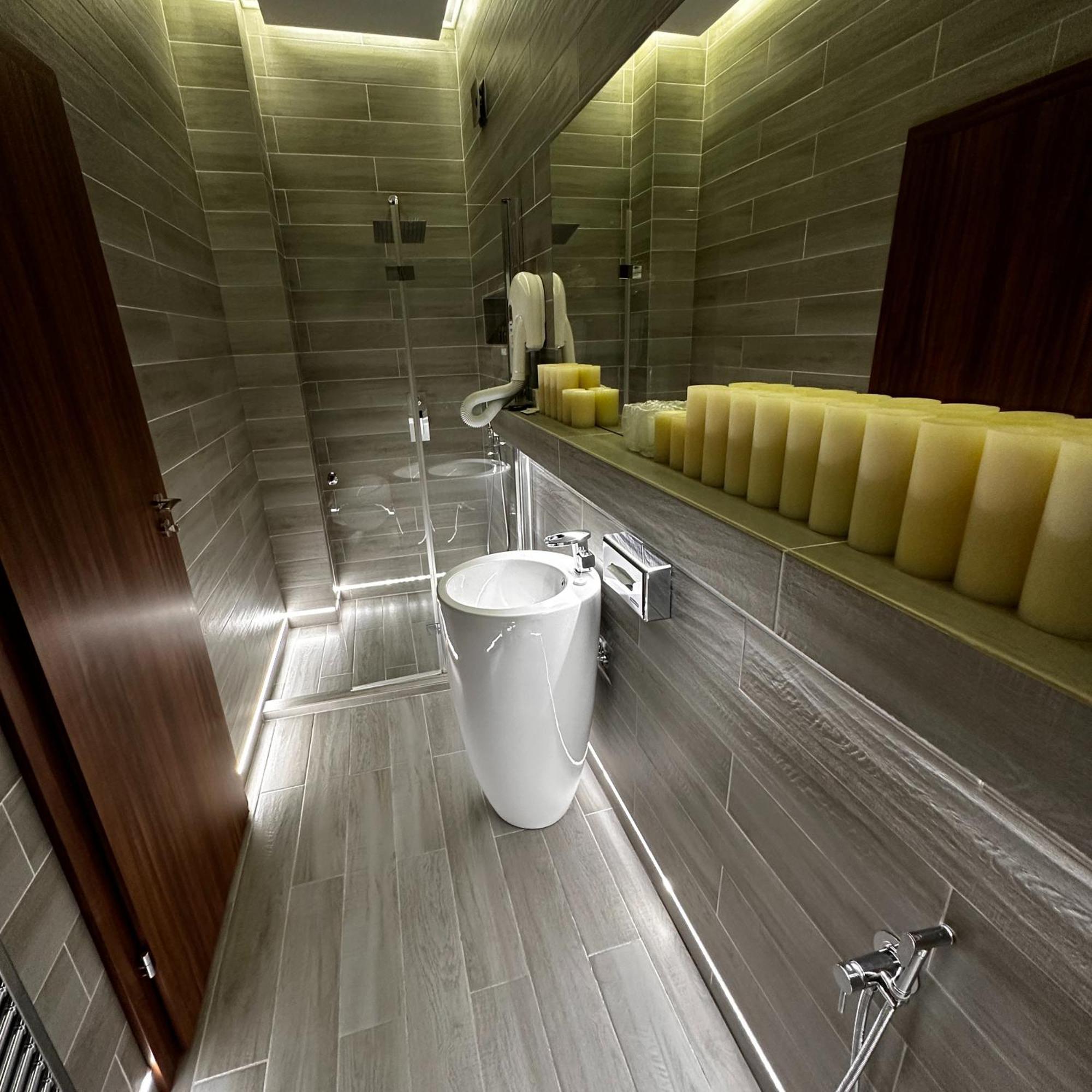 The Residence Central Jacuzzi Boutique (Adults Only) Cluj-Napoca Ngoại thất bức ảnh