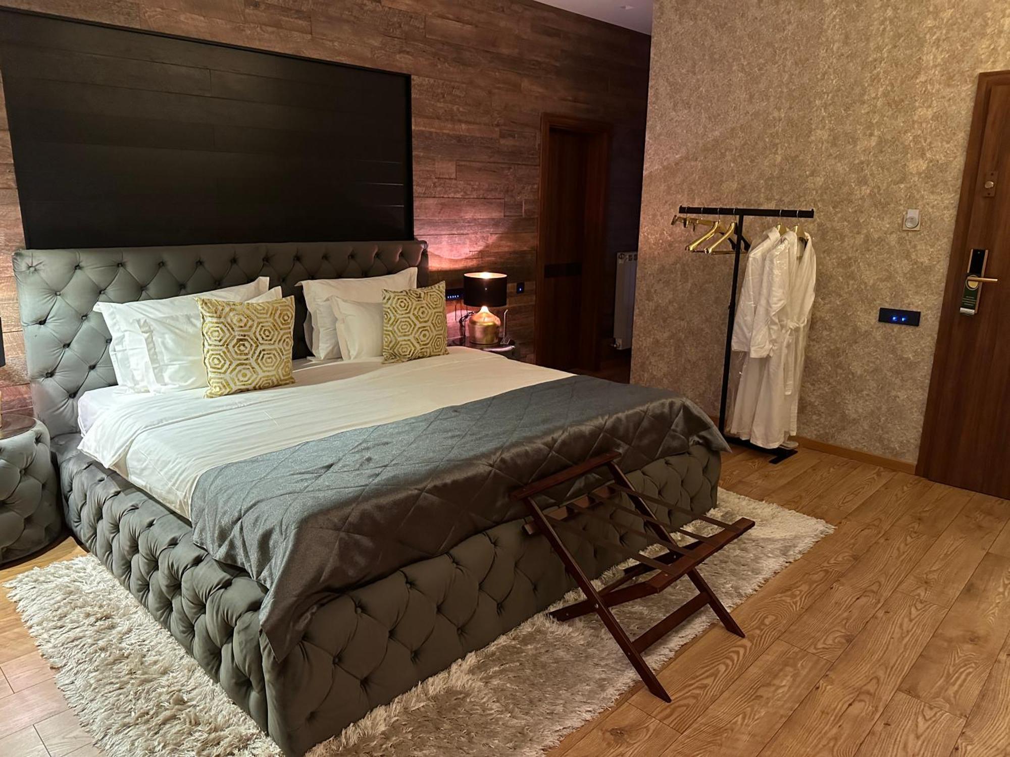 The Residence Central Jacuzzi Boutique (Adults Only) Cluj-Napoca Ngoại thất bức ảnh